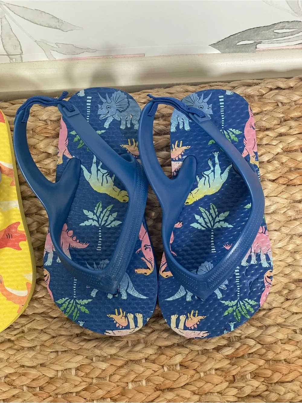 Old Navy Toddler Flip Flops Lot of 2 Shark & Tropical Print Size 7 Daycare Pool